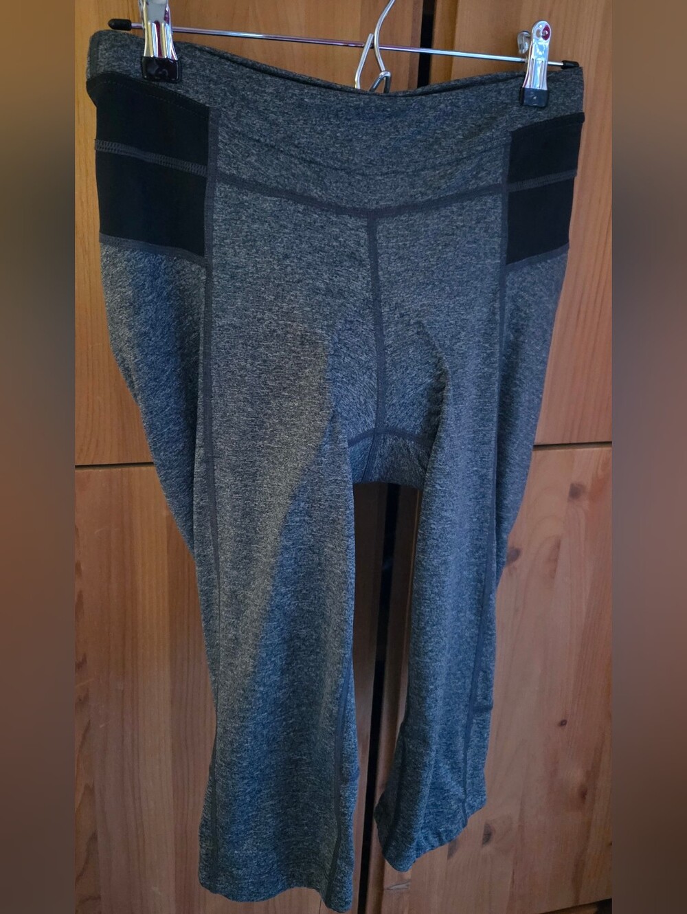 MEC Women's Grey & Black Padded Capri Length  Cycling Tights Size Medium